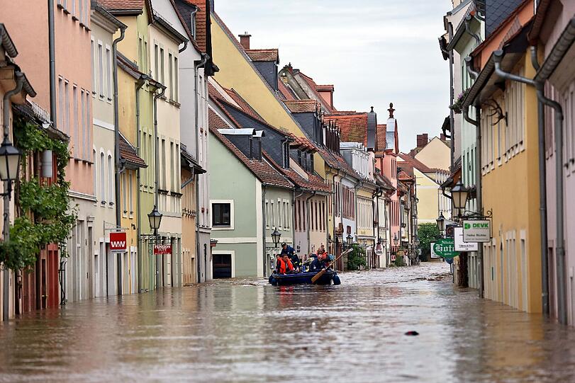 Die Jahrhundert-Flut: Die bewegenden Hochwasser-Bilder.