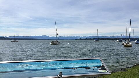 Radtour mit den Alpen im Blickfeld.