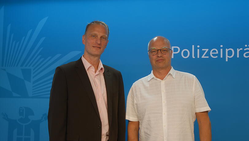Guido Rissmann (l.), leitender Ermittler bei den aktuellen europaweiten Razzien und der Leiter des Kommissariats 33, Hans-Peter Chloupek.