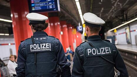 Bei den Angriffen waren Beamte der Landes- und Bundespolizei sowie Mitarbeiter der DB-Security betroffen. (Symbolbild)