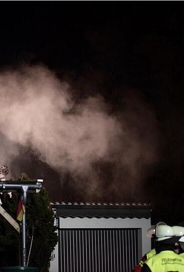 Explosion im Keller - die Bilder vom Feuerwehreinsatz in Großkarolinenfeld.