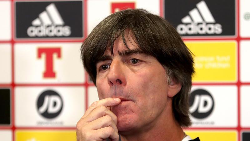 Joachim Löw stellte sich nach dem Spiel in Nordirland den Fragen. Joachim Löw stellte sich nach dem Spiel in Nordirland den Fragen.