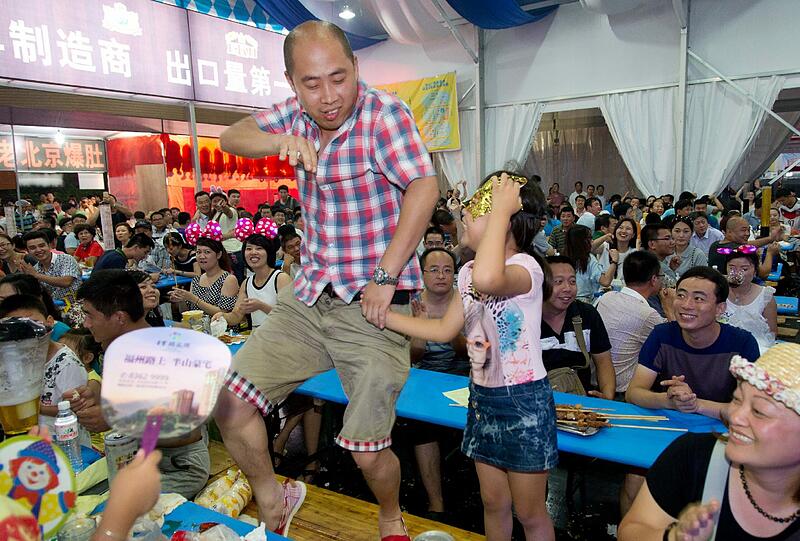 So sieht es aus, wenn China Oktoberfest feiert. Bilder von der Wiesn-Kopie in Qingdao.