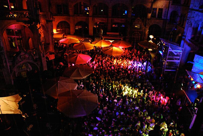 Riesiger Open-Air-Bereich und sechs Indoor-Areas: Beim RathausClubbing am Samstag, 11. Juli, wird das Münchner Rathaus zur Großraum-Disko.