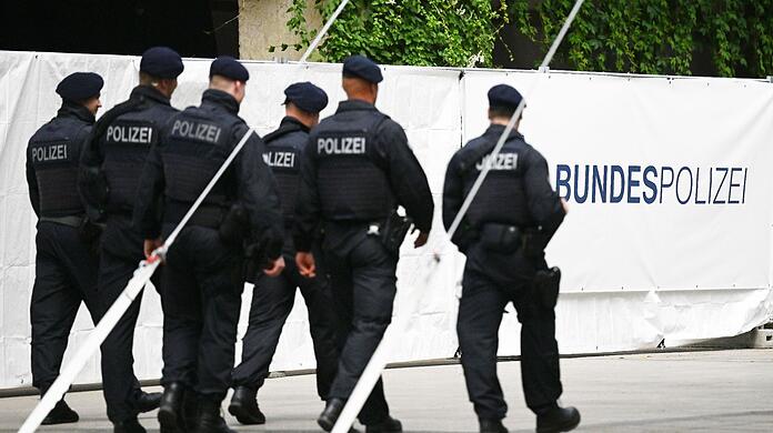 Bundespolizisten in Garmisch-Partenkirchen: Der G7-Gipfel ist vom 26. bis 28. Juni 2022 auf Schloss Elmau geplant.