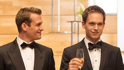Gabriel Macht (l.) und Patrick J. Adams aus "Suits".