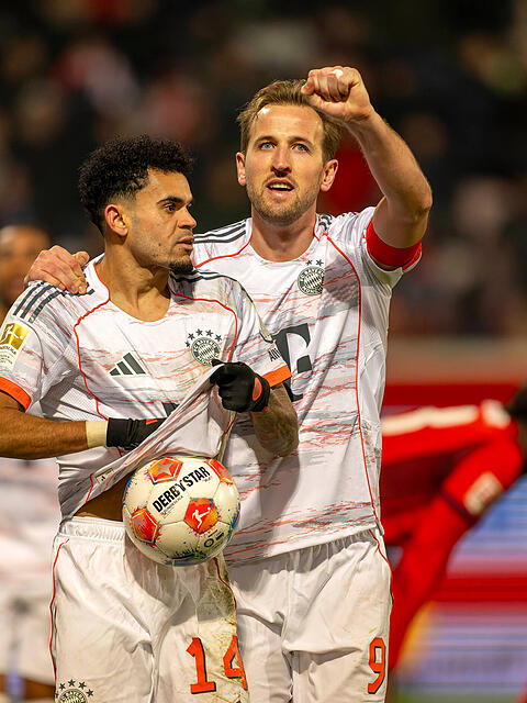Zwei Offensivstars des FC Bayern: Harry Kane (r.) und Luis D&iacute;az.