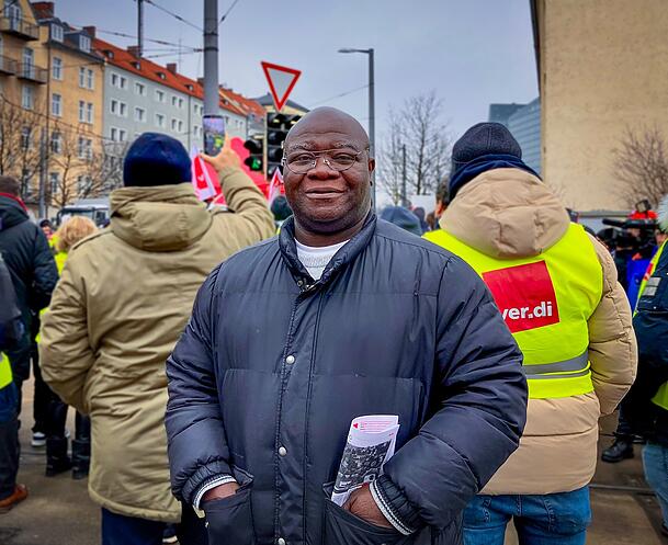 Valentin Edimo ist Busfahrer bei der MVG. Valentin Edimo ist Busfahrer bei der MVG.