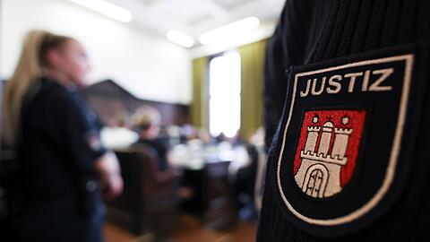 Im Prozess gegen die rechtsextreme Terrorgruppe "Letzte Verteidigungswelle" hat das Hanseatische Oberlandesgericht das Urteil verk&uuml;ndet.