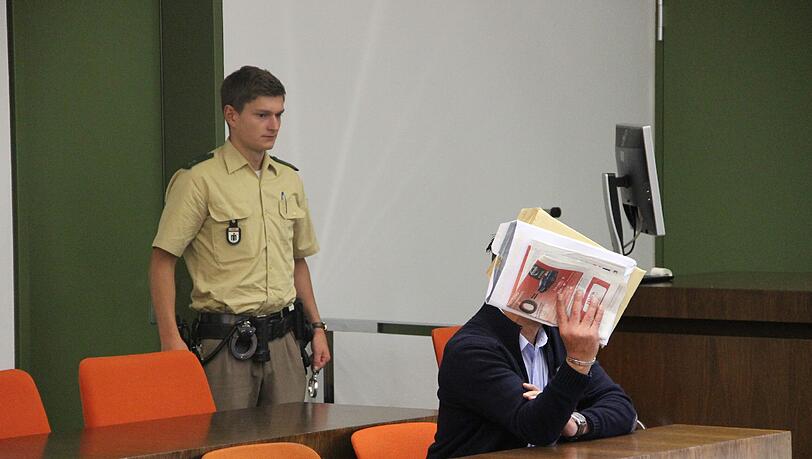 Marc K. beim Prozessauftakt: Am Mittwoch wurde er wegen des Mordes an Anna S. zu lebenslanger Haft verurteilt. Marc K. beim Prozessauftakt: Am Mittwoch wurde er wegen des Mordes an Anna S. zu lebenslanger Haft verurteilt.
