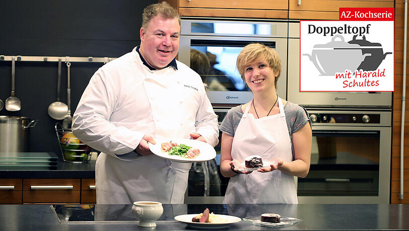 Harald Schultes, Inhaber von Haralds Kochschule, und AZ-Vizelokalchefin Sophie Anfang präsentieren das Weihnachtsmenü. Harald Schultes, Inhaber von Haralds Kochschule, und AZ-Vizelokalchefin Sophie Anfang präsentieren das Weihnachtsmenü.