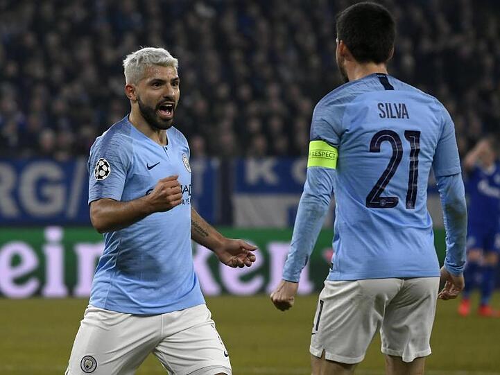 Torschütze Kun Aguero (l) von Manchester City jubelt nach dem Tor zum 1:0 mit David Silva, der die Vorlage gab.