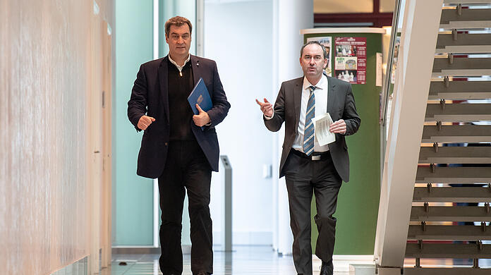 Eigentlich wollte CSU-Chef Markus Söder seinem Koalitionspartner Hubert Aiwanger (Freie Wähler) keinen vierten Ministerposten zugestehen. Eigentlich...