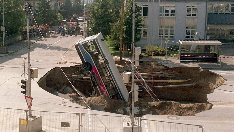 Bei dem Busunglück von Trudering im Jahr 1994 starben drei Menschen. (Archivbild)