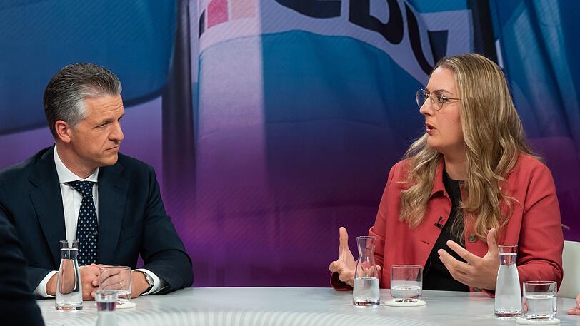 Gr&uuml;nen-Fraktionschef Katharina Dr&ouml;ge warf dem Kanzler das Verbreiten von "Verschw&ouml;rungstheorien" vor. Merz hatte die M&ouml;glichkeit formuliert, dass bei der Landtagspr&auml;sidentenwahl in Magdeburg auch Stimmen der Gr&uuml;nen oder SPD daf&uuml;r gesorgt haben k&ouml;nnten, den AfD-Politiker Tobias Rausch ins Amt zu verhelfen.