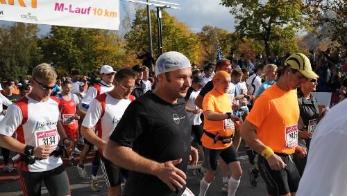 AZ-Redakteur Ralph Hub beim Start des München Marathon. AZ-Redakteur Ralph Hub beim Start des München Marathon.
