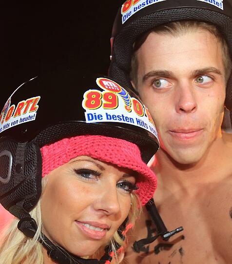 Die Bilder vom Nacktrodeln mit der Dschungelkönigin Melanie Müller