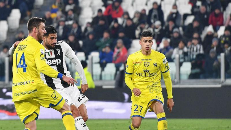 JuveS Emre Can (M) erzielt den treffer zum 2:0 gegen Chievo Verona. JuveS Emre Can (M) erzielt den treffer zum 2:0 gegen Chievo Verona.