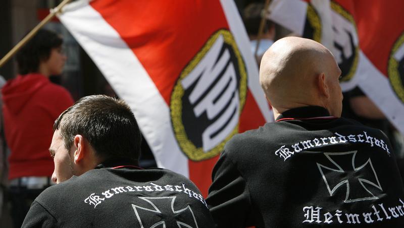 Zwei Rechtsextreme der "Kameradschaft Heimatland". Zwei Rechtsextreme der "Kameradschaft Heimatland".