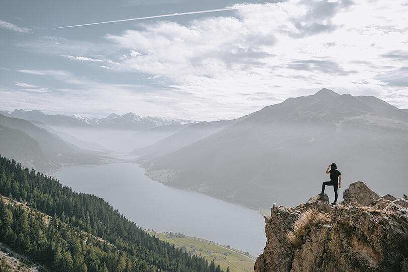 Ausblick auf den Reschensee vom Aussichtspunkt auf dem Plamort.