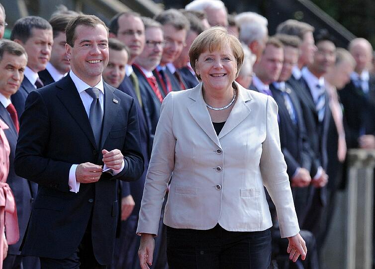 Trotz der Querelen um den zurückgezogenen Quadriga-Preis für Putin schienen sich Präsident Dmitri Medwedew und Kanzlerin Angela Merkel gut zu verstehen.