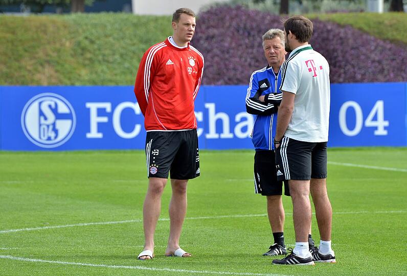 Die Bilder vom Besuch der Bayern auf dem Schalke-Trainingsgelände.