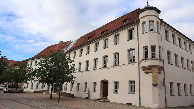 "Weder gutes Zureden, noch körperliche Reaktionen von Angst und Panik, noch massive Gegenwehr gaben dem Angeklagten den Anstand, loszulassen", sagte der Richter bei der Urteilsverkündung am Dienstagabend. "Weder gutes Zureden, noch körperliche Reaktionen von Angst und Panik, noch massive Gegenwehr gaben dem Angeklagten den Anstand, loszulassen", sagte der Richter bei der Urteilsverkündung am Dienstagabend.