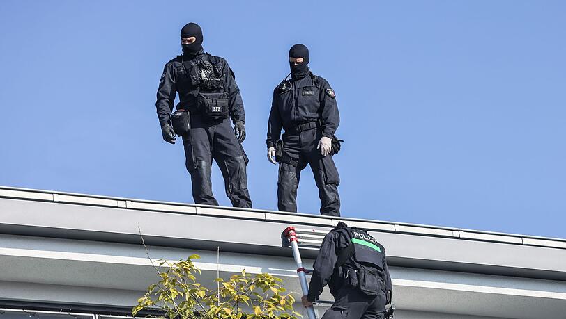 Hunderte Einsatzkräfte der Polizei waren an den Durchsuchungen in mehreren Ländern beteiligt.