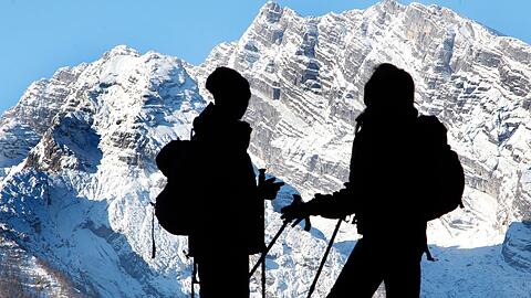 Als Paar am Berg unterwegs - bringt das Probleme? (Symbolbild)