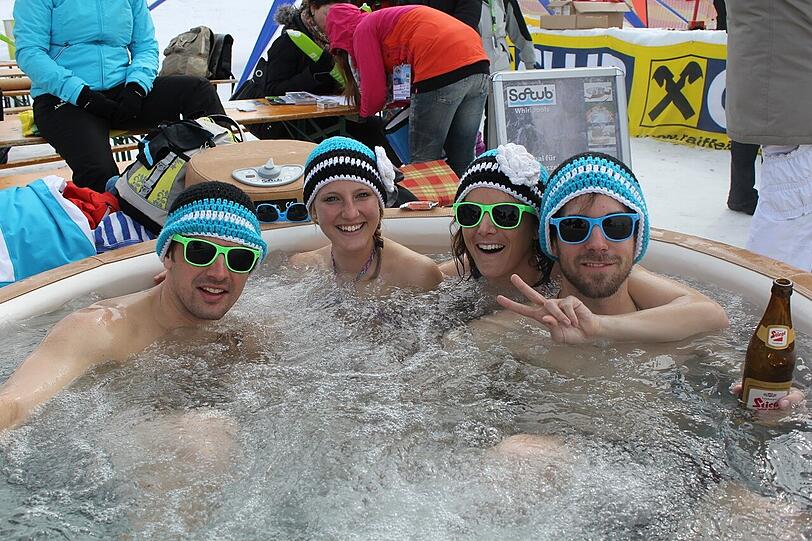 Ein Riesenspaß auch abseits des Centre Courts an der Bergstation: Ein Whirlpool hielt mutige Zuschauer bei 36 Grad Celsius angenehm warm...