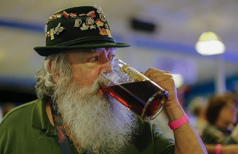Auch in der Kleinstadt Helen in Georgia, die architektonisch ganz alpenländischen Stil gehalten ist, wird jährlich Oktoberfest gefeiert. Hier sehen Sie einige Archivbilder!