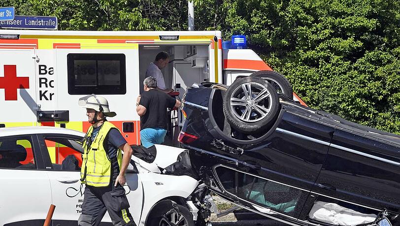 Bei einem Unfall in Taufkirchen wurde eine Person verletzt. Bei einem Unfall in Taufkirchen wurde eine Person verletzt.