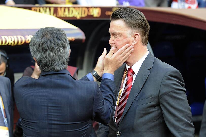 Watschn für van Gaal (r.): Mourinho 2010 mit Inter.