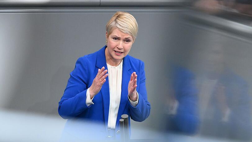 Mecklenburg-Vorpommerns Regierungschefin fordert ein Social-Media-Verbot für Kinder unter 14. (Archivbild) Mecklenburg-Vorpommerns Regierungschefin fordert ein Social-Media-Verbot für Kinder unter 14. (Archivbild)