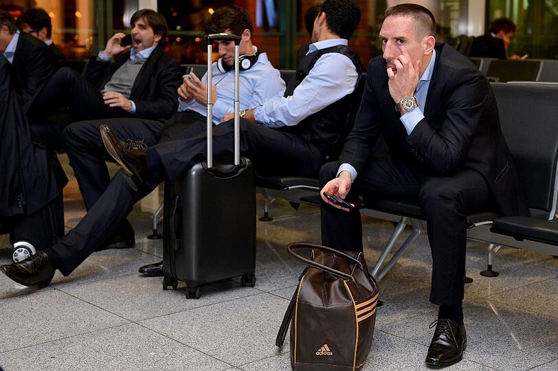 Die Bayern-Profis beim Abflug in München: Franck Ribery