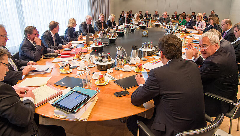 Wird's der 14. Oktober? Das Kabinett berät am Dienstagvormittag über den genauen Termin der Landtagswahl. Wird's der 14. Oktober? Das Kabinett berät am Dienstagvormittag über den genauen Termin der Landtagswahl.