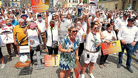 Kampf um die Existenz: Wütende Schausteller protestieren am Odeonsplatz.