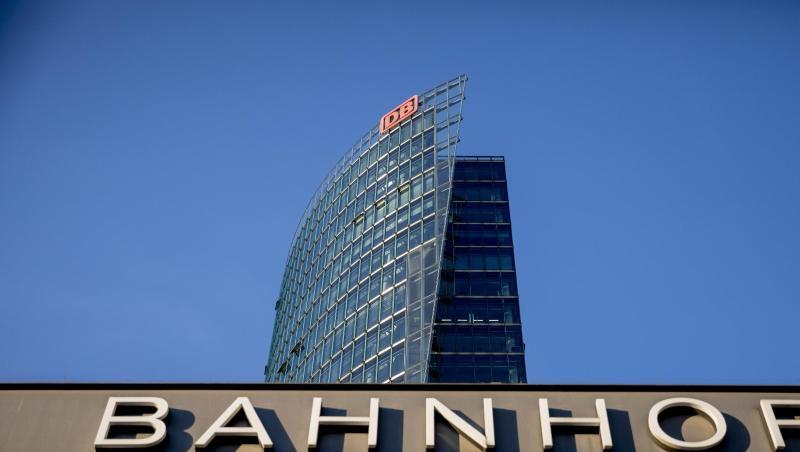 Der Bahntower, Sitz der Dachgesellschaft der Deutschen Bahn. Der Bahntower, Sitz der Dachgesellschaft der Deutschen Bahn.