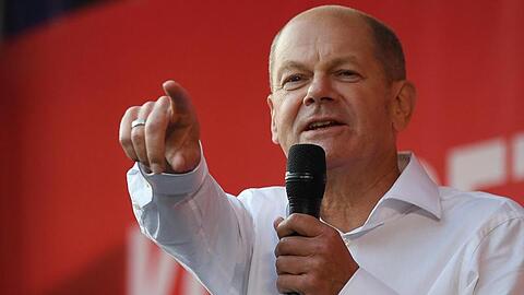 Kanzlerkandidat Olaf Scholz und die SPD liegen nun bei 25 Prozent.