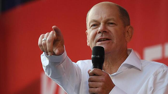 Kanzlerkandidat Olaf Scholz und die SPD liegen nun bei 25 Prozent.