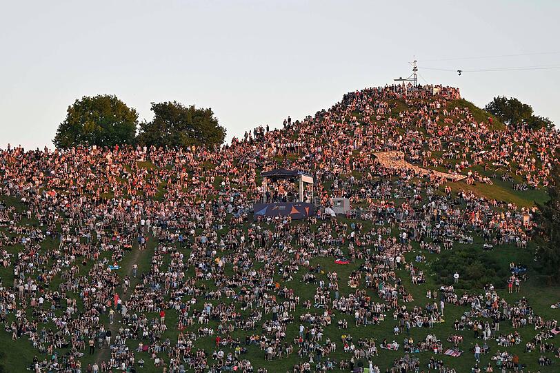 Unzählige Menschen auf dem Olympiaberg – ein eher ungewöhnliches Bild.