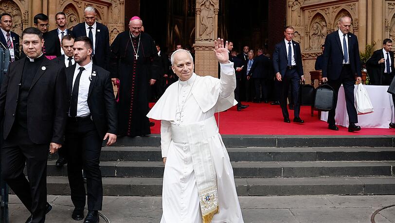 Papst Leo XIV. ist nach vier Tagen in Frankreich zur&uuml;ck in Rom.