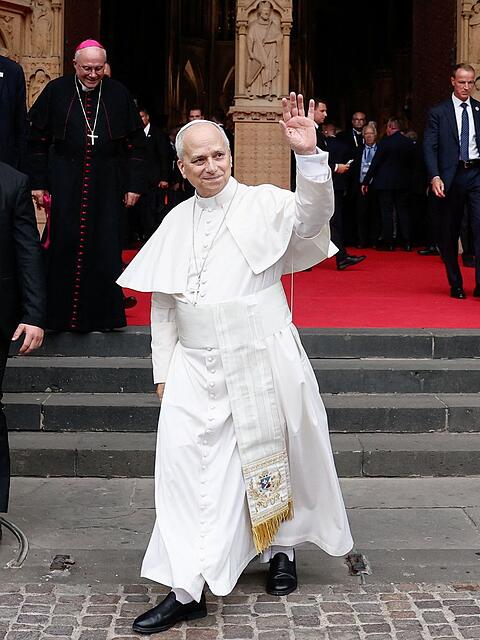 Papst Leo XIV. ist nach vier Tagen in Frankreich zur&uuml;ck in Rom.