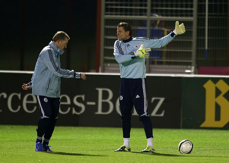 Am Dienstagabend war die DFB-Elf zu Gast beim FC Bayern. Die Bilder vom Training an der Säbenerstraße.
