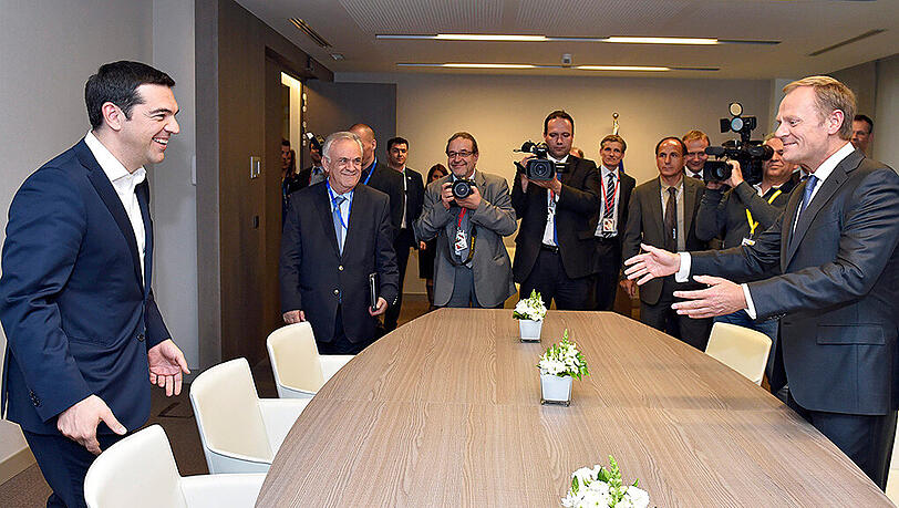 Der griechische Ministerpräsident, Alexis Tsipras (l.) und der Präsident des Europäischen Rates, Donald Tusk (r.). Der griechische Ministerpräsident, Alexis Tsipras (l.) und der Präsident des Europäischen Rates, Donald Tusk (r.).