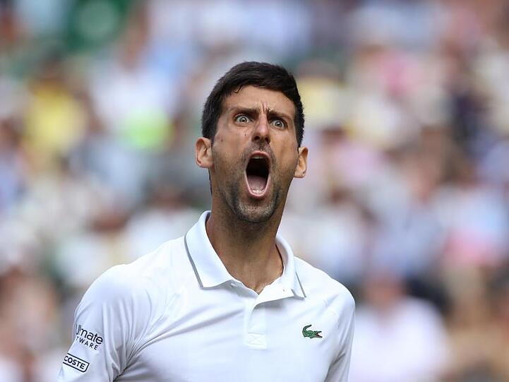 Zieht mit einem triumphierenden Schrei ins Finale von Wimbledon ein: Novak Djokovic.