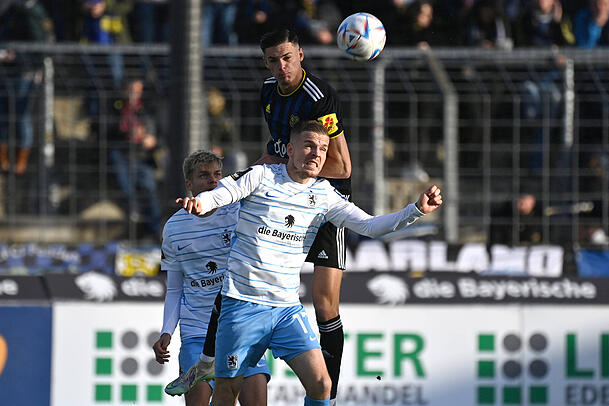Marvin CUNI Saarbruecken, Aktion,Zweikampf gegen Daniel Wein TSV 1860 Muenchen. Fussball 3.Liga, 15.Spieltag TSV 1860 Muenchen - 1.FC Saarbruecken am 06.11.2022 in Muenchen GRUENWALDER STADION. DFL REGULATIONS PROHIBIT ANY USE OF PHOTOGRAPHS AS IMAGE SEQUENCES AND/OR QUASI-VIDEO. *** Marvin CUNI Saarbruecken , action, duel against Daniel Wein TSV 1860 Muenchen Football 3 Liga, 15 Matchday TSV 1860 Muenchen 1 FC Saarbruecken on 06 11 2022 in Muenchen GRUENWALDER STADION DFL REGULATIONS PROHIBIT ANY USE OF PHOTOGRAPHS AS IMAGE SEQUENCES AND OR QUASI VIDEO Marvin CUNI Saarbruecken, Aktion,Zweikampf gegen Daniel Wein TSV 1860 Muenchen. Fussball 3.Liga, 15.Spieltag TSV 1860 Muenchen - 1.FC Saarbruecken am 06.11.2022 in Muenchen GRUENWALDER STADION. DFL REGULATIONS PROHIBIT ANY USE OF PHOTOGRAPHS AS IMAGE SEQUENCES AND/OR QUASI-VIDEO. *** Marvin CUNI Saarbruecken , action, duel against Daniel Wein TSV 1860 Muenchen Football 3 Liga, 15 Matchday TSV 1860 Muenchen 1 FC Saarbruecken on 06 11 2022 in Muenchen GRUENWALDER STADION DFL REGULATIONS PROHIBIT ANY USE OF PHOTOGRAPHS AS IMAGE SEQUENCES AND OR QUASI VIDEO