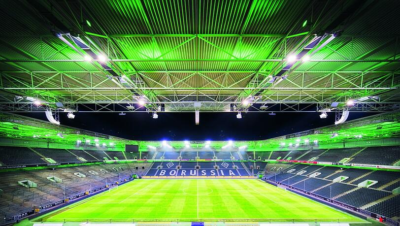 Eines der Stadien ohne klassische "Kurve": Der Borussia-Park, bei dem die Fans bei der Gestaltung mitwirken durften. Eines der Stadien ohne klassische "Kurve": Der Borussia-Park, bei dem die Fans bei der Gestaltung mitwirken durften.