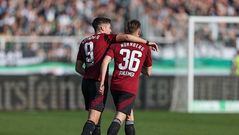 Stefanos Tzimas (l) und Lukas Schleimer (r) sorgen beim 1. FC Nürnberg für Erleichterung.