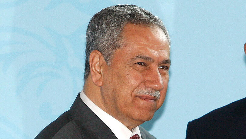 Schnauzte eine Abgeordnete im türkischen Parlament unfein an: Vize-Ministerpräsident Bülent Arinc. Schnauzte eine Abgeordnete im türkischen Parlament unfein an: Vize-Ministerpräsident Bülent Arinc.